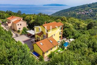 OPATIJA, BREGI - Novozgrajena vila v mediteranskem stilu z dvema bivalnima enotama, bazenom, gostiščem, konobo in otroškim igriščem