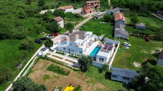 ISTRA, POREČ - Ekskluzivna dizajnerska družinska vila z wellness oazo in ogrevanim bazenom
