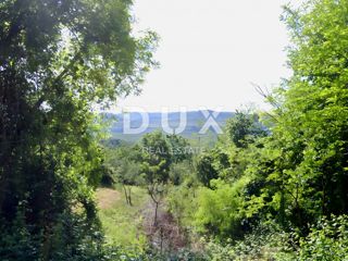 ISTRA, GROŽNJAN - Kamnita hiša na veliki skupni parceli s panoramskim razgledom