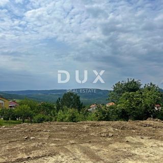 ISTRA, MOTOVUN - Prostorno zemljišče s panoramskim razgledom