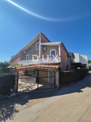 BIBINJE, ZADAR - PRILOŽNOST! Intimna zelena oaza s 7 apartmaji!