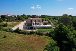 ISTRA, VIŠNJAN - Hiša z bazenom na robu vasi