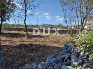 ISTRA, RAKALJ - Kmetijska zelenica na odlični lokaciji