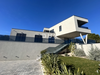 OTOK MURTER, BETINA - Moderna vila z bazenom in pogledom na morje