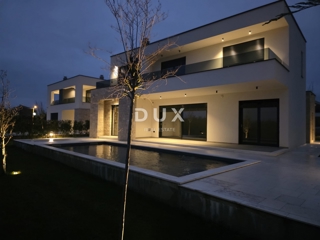 ISTRA, POREČ - Ekskluzivna vila z bazenom in pogledom na morje