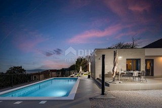 OPATIJA - Moderna vila z bazenom in pogledom na morje