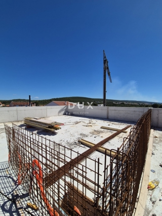 ZADAR, SUKOŠAN - S5 - Dvosobno stanovanje s strešno teraso