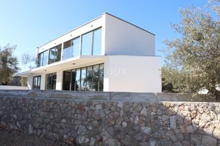 OTOK KRK, POLJICA (okolica) - Moderna vila 4s+sb, bazen, žar, parking