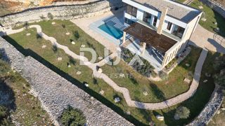OTOK PAG, LUN - edinstvena vila z bazenom na čudoviti lokaciji