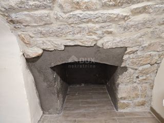 OTOK KRK, okolica mesta Krk - Prenovljen apartma v pritličju