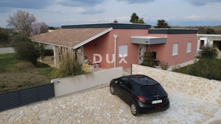 ZADAR, MURVICA - Moderna hiša s prostornim dvoriščem - Novogradnja!