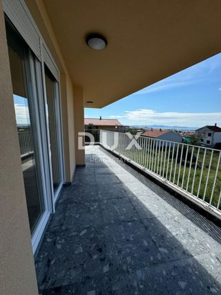 ZADAR, BILI BRIG - Prostorno stanovanje s pogledom na morje
