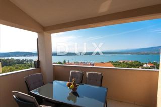 OTOK KRK, KLIMNO - apartma v vili 61m2, DB+2S, 1. nadstropje, s čudovitim pogledom na morje in bazen - S4