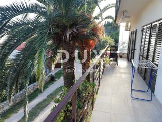 ISTRA, PREMANTURA - Prostorno stanovanje s teraso v bližini plaže!