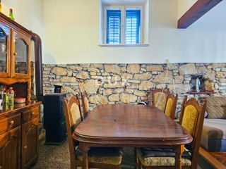 RIJEKA, CENTER - Dupleks stanovanje 104 m2, z dvoriščem in parkiriščem