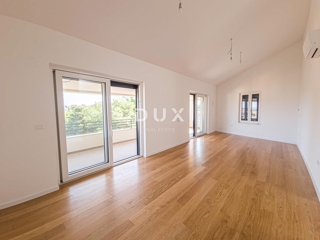 MALI LOŠINJ, CENTER - Edinstven penthouse 100m od morja!