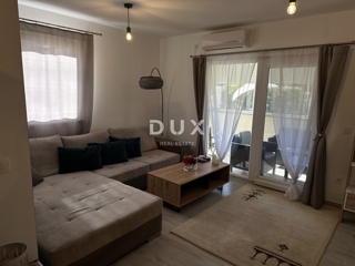 ZADAR, PETRČANE - Opremljeno stanovanje v pritličju z vrtom!