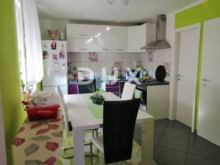 NOVI VINODOLSKI - stanovanje na dobri lokaciji blizu morja