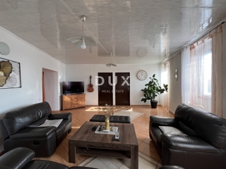 KASTAV – INVESTICIJSKA PRILOŽNOST – štiri stanovanja in poslovni prostor