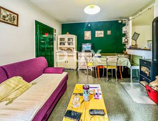 GORSKI KOTAR, FUŽINE - Hiša s pogledom na jezero