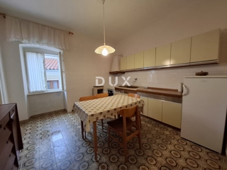 ISTRA, BALE - Hiša v centru s pisarniškimi prostori