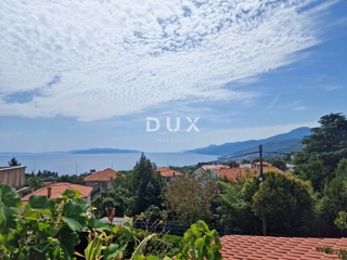 MATULJI, CENTER - pol samostojna hiša 310m2 s pogledom na morje + vrt 900m2