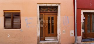 ISTRA, ROVINJ - Hiša za obnovo v starem mestnem jedru, 30 metrov od morja