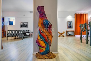 ZADAR, POLOTOK - Stanovanje z umetniškim podpisom v centru