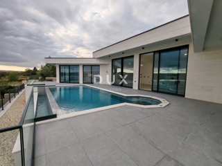 ZADAR, POSEDARJE - Očarljiva pritlična vila s panoramskim pogledom na morje!