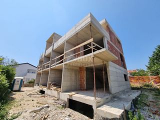 OTOK KRK, MESTO KRK - Trietažni apartma z garažo in pogledom na morje