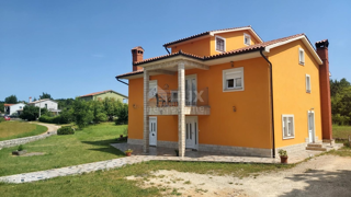 ISTRA, LABIN - Samostojna hiša na robu naselja