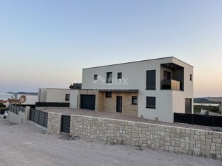 Hiša Vodice, 300m2