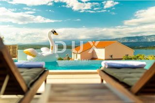 OTOK KRK, KLIMNO - stanovanje v vili 61m2, dnevna soba + 2 spalnici, pritličje, s čudovitim pogledom na morje in bazen + površina 110m2 - S1