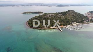 OTOK VRGADA - Gradbeno zemljišče ob morju
