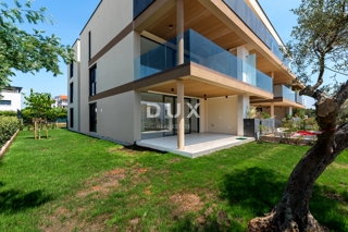 ISTRA, NOVIGRAD - Stanovanje z vrtom v luksuzni novogradnji