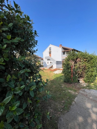 ISTRA, POREČ - Prostorno prenovljeno stanovanje z vrtom!