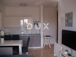 OTOK KRK, MESTO KRK - Apartma 2 spalnici + dnevna soba z vrtom 53 m2