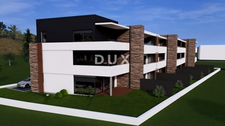 ISTRA, UMAG - Prostorno stanovanje z vrtom v bližini morja