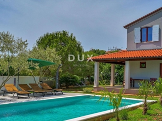 ISTRA, KRNICA - Očarljiva hiša z bazenom v mirnem okolju
