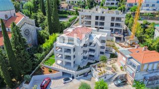 OPATIJA, CENTER - penthouse v centru Opatije z več terasami, panoramski pogled, garaža, 200 metrov od Lungomare