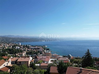 OPATIJA, CENTER - zemljišče za vilo 400m2 nad centrom Opatije z gradbenim dovoljenjem, panoramski pogled na morje