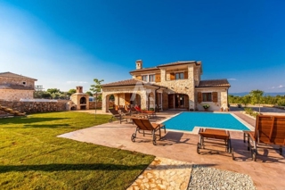 New detached stone house with a pool in the vicinity of the town of Krk - ID 579