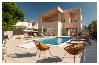 Malinska, mediteranska vila z bazenom! ID 630