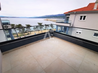 Šilo, apartma v prvem nadstropju, prva vrsta do morja!! ID 351