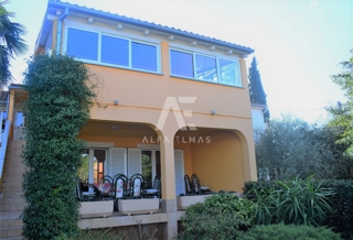 Malinska, hiša dvojček s 3 apartmaji! ID 387