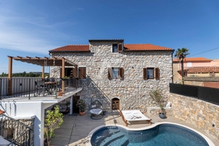 Vrbnik, okolica, mediteranska kamnita vila z bazenom!! ID 320