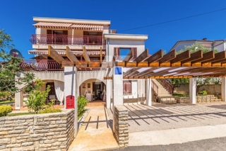 Krk, okolica, hiša s tremi apartmaji na mirni lokaciji! ID 84