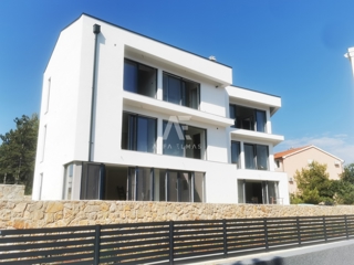 Šilo, penthouse v urbani vili s panoramskim pogledom na morje! ID 420