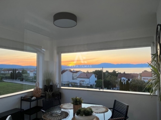 Malinska, razkošno stanovanje z galerijo in pogledom na morje! ID 647