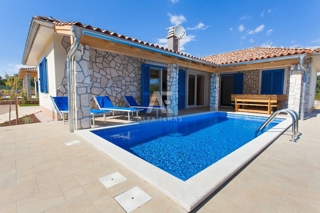 Krk, okolica, samostojna pritlična hiša z bazenom! ID 659